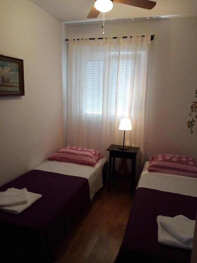 Apartman Mikola With Sea View Trogir Exterior foto