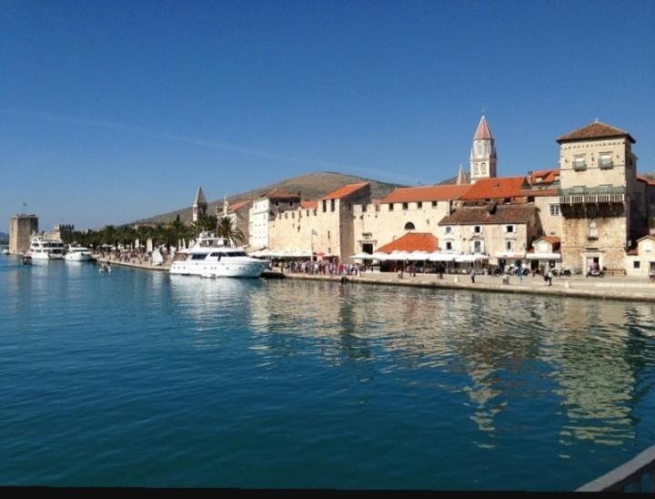 Apartman Mikola With Sea View Trogir Exterior foto
