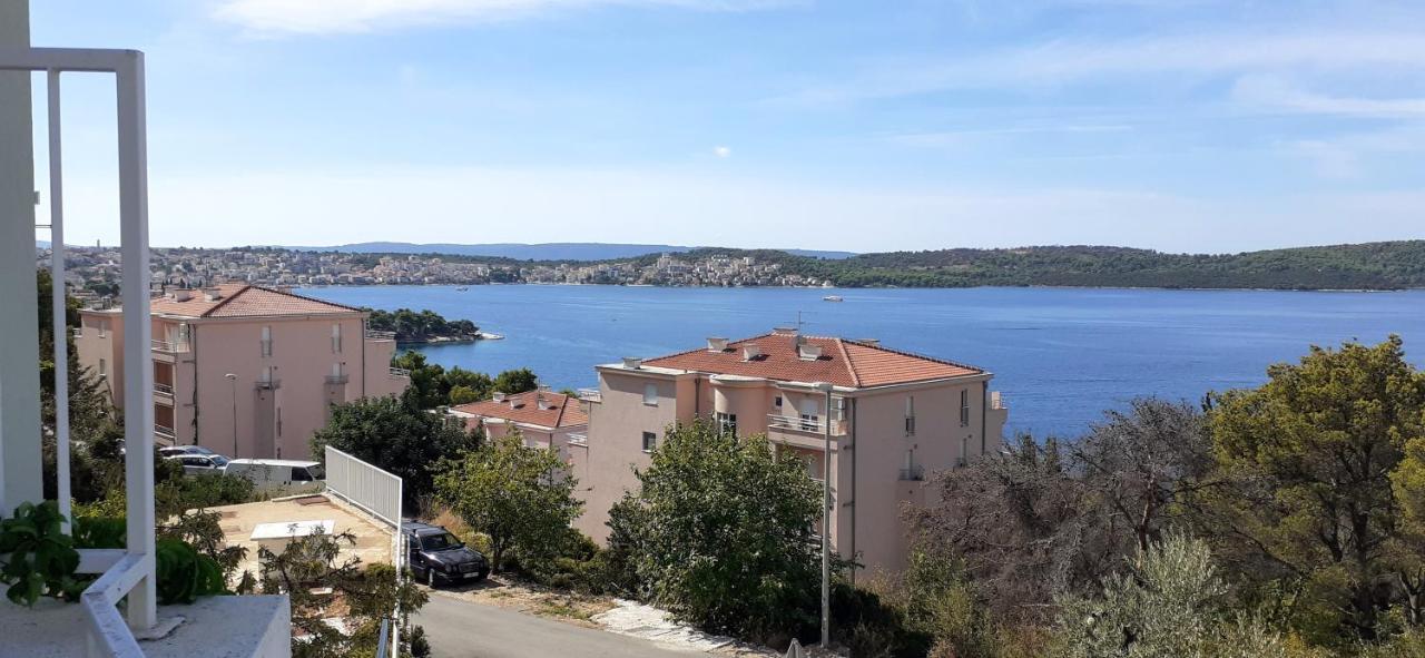 Apartman Mikola With Sea View Trogir Exterior foto